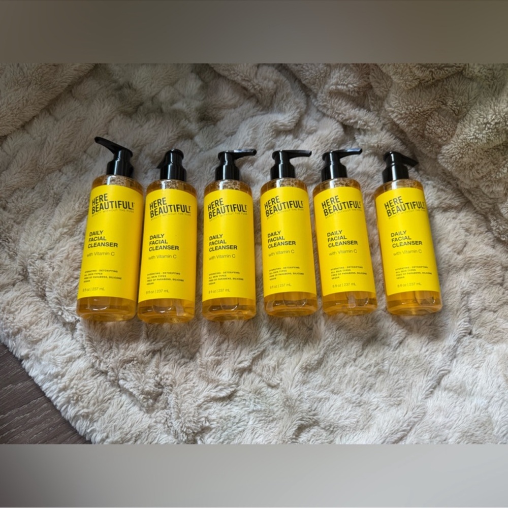 HERE BEAUTIFUL! Daily Facial Cleanser With Vitamin C